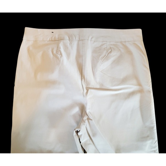 Chico's 2.5 So Slimming Pants Khaki Pull On Capri Pants Stretch Faux Pockets NEW - Picture 4 of 5